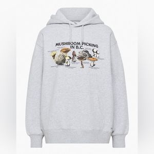 Aritiza TNA Mushroom Picking in B.C. Sweatshirt